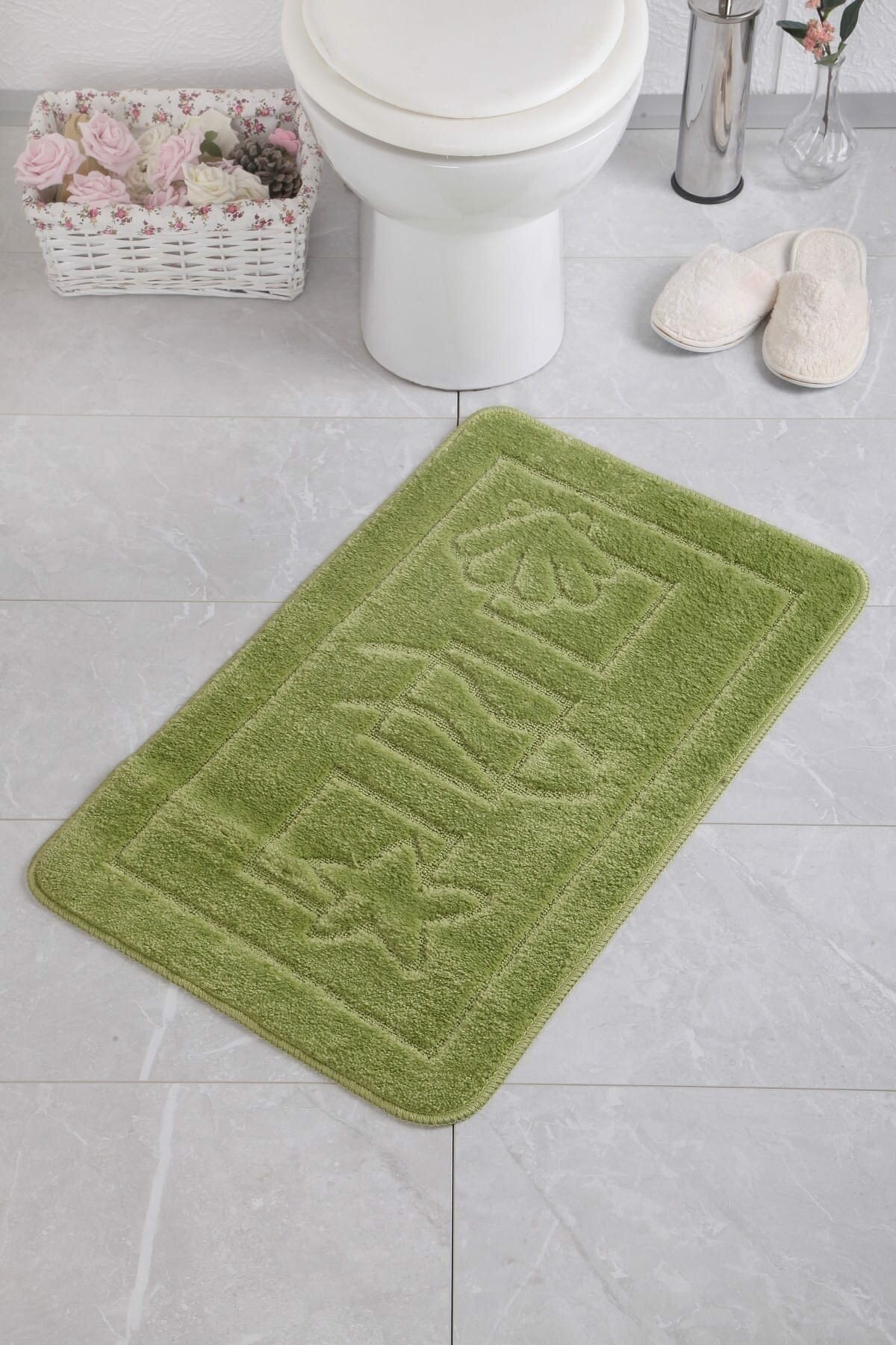 https://assets.wfcdn.com/im/16608068/compr-r85/1334/133416194/polypropylene-bath-mat-with-non-slip-backing.jpg