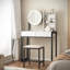Meuble-lavabo compact avec miroir DEL, 3 modes d'éclairage, prise de courant, tiroir, tablettes et tabouret rembourré pour les petits espaces-648919185