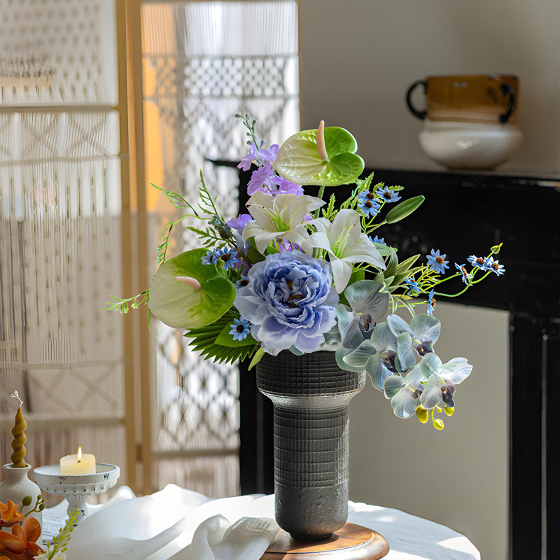 Ornements de fleurs simulées