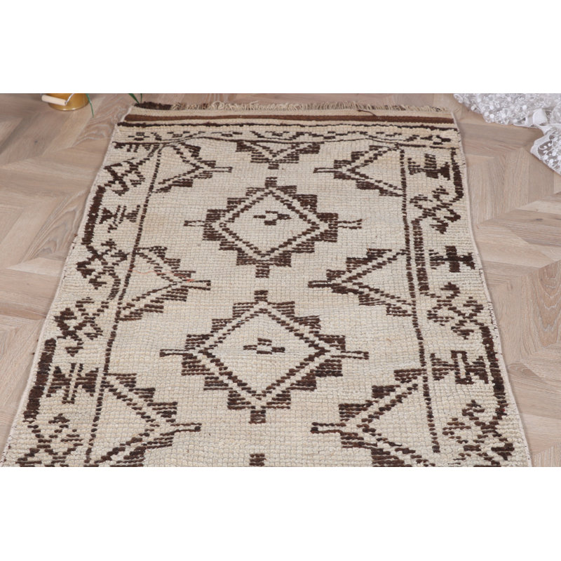 Tapis de chemin de fer turc vintage beige Herki pour un couloir élégant et une décoration bohémienne