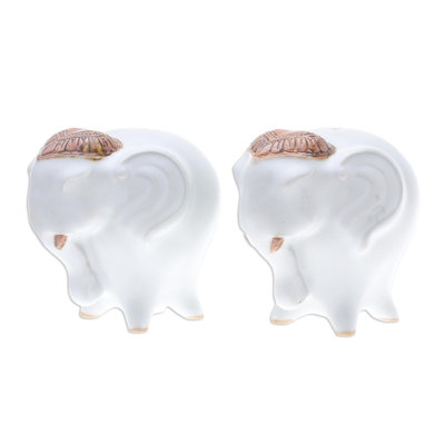 Éléphants calmes faits à la main Felizio en sel et poivre en céramique blanche (paire)