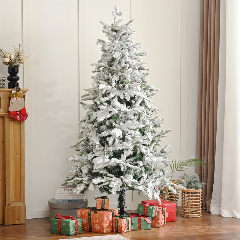Arbre de Noël en PVC mélangé non éclairé de 7 pi avec extrémités enneigées, H 7 pi