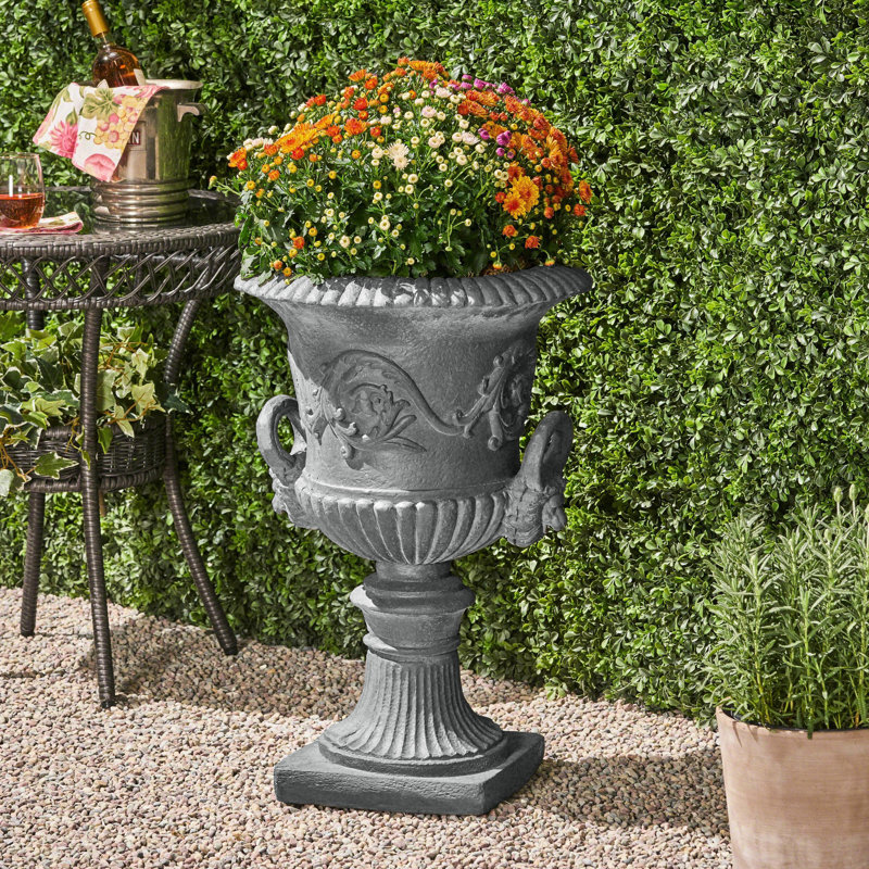 Charmante jardinière urne en béton pour rehausser l'attrait et la créativité du jardin