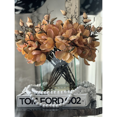 Arrangement de magnolia dans un vase