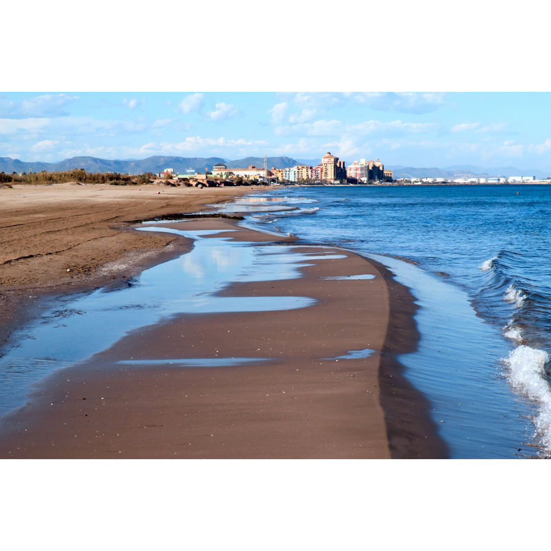 Strand in Valencia von LenaKozlova - Kunstdrucke auf Leinwand ohne Rahmen