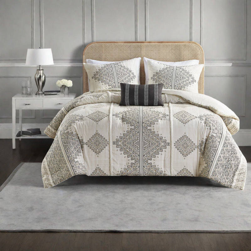 Elegant Bedding Sets, Polyester Comforter In Global Design For Home