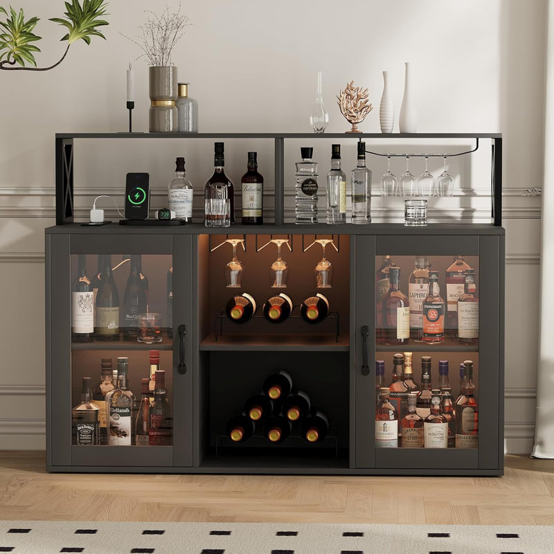 Armoire de bar autoportante avec lumière DEL, prises de courant, support à vin et porte-verre, Black