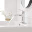 Robinet de salle de bain moderne à poignée simple et simple arc-108191450