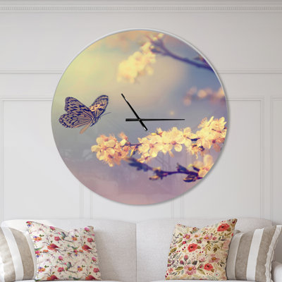 Papillon rétro avec fleurs - horloge murale moderne