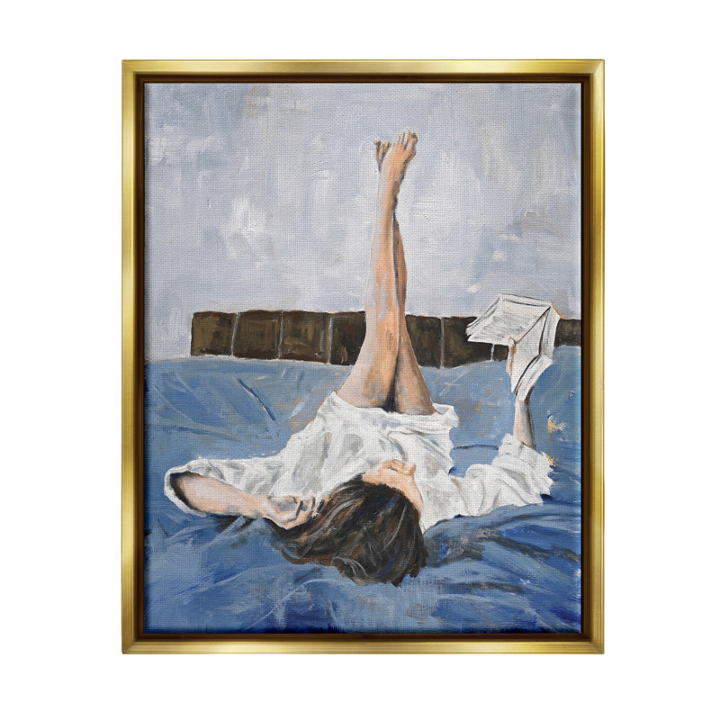 Femme lisant un livre par Design Fabrikken, Cadre flottant métallique doré, H 31 po x l 25 po x P 1,7 po