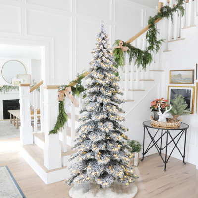 Hersi Pre-Lit Spruce Christmas Tree