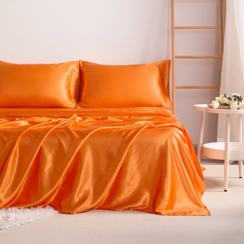 Luxury 4-Piece Satin Sheet Set - Satin Bedding Set, King Bedspread + 4 Additional Pieces, Orange