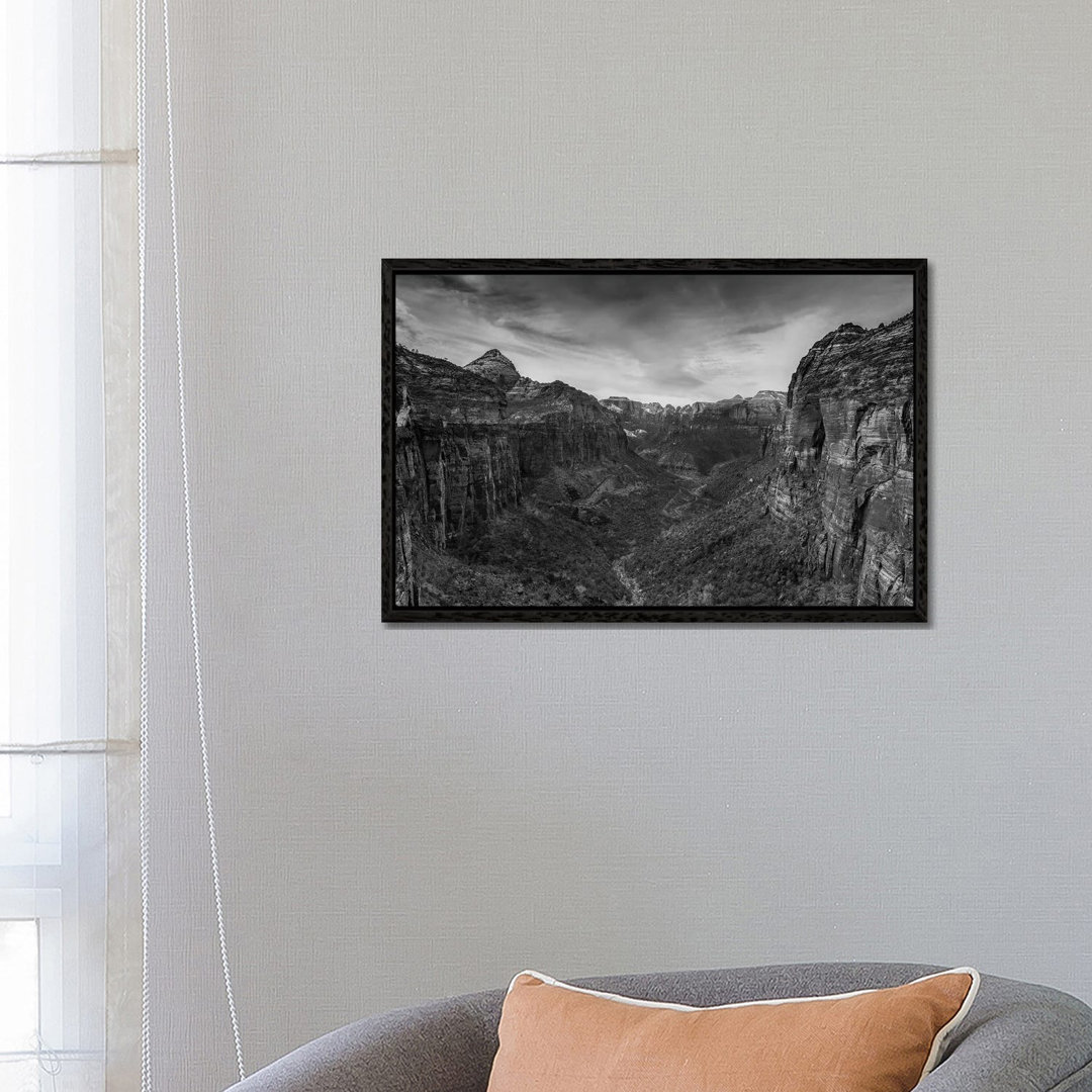 Canyon Walls von Bill Sherrell - Galerie-verpackte Leinwand Giclée auf Leinwand