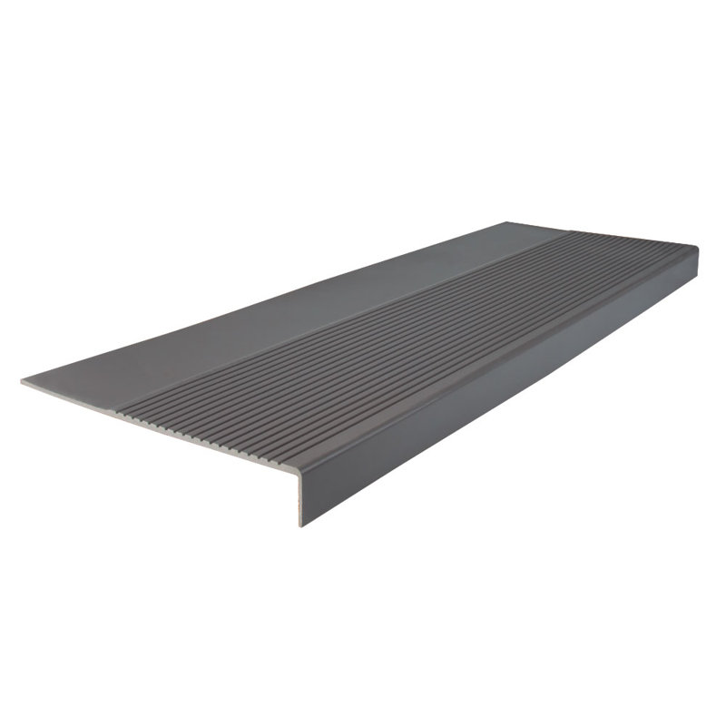 Tapis d’escalier carré nervure 48 po