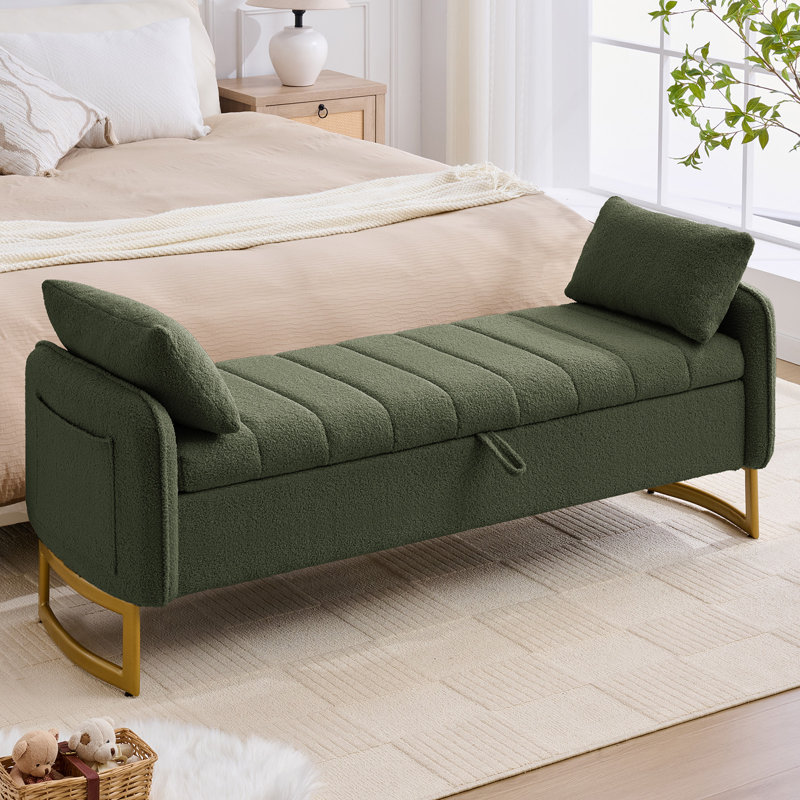 Banc de rangement moderne Lunara 66"W, capitonné, motif Teddy, à placer au pied du lit, avec pieds dorés, poche pour accoudoir et 2 coussins.