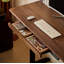 Bureau de levage électrique simple en bois massif et en acier laminé à froid.-230723980