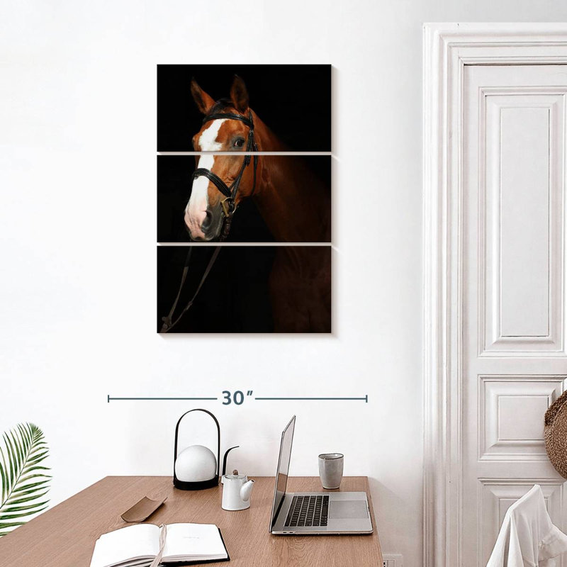 Cheval pur-sang Brampt dans le noir, H 32 po x l 20 po