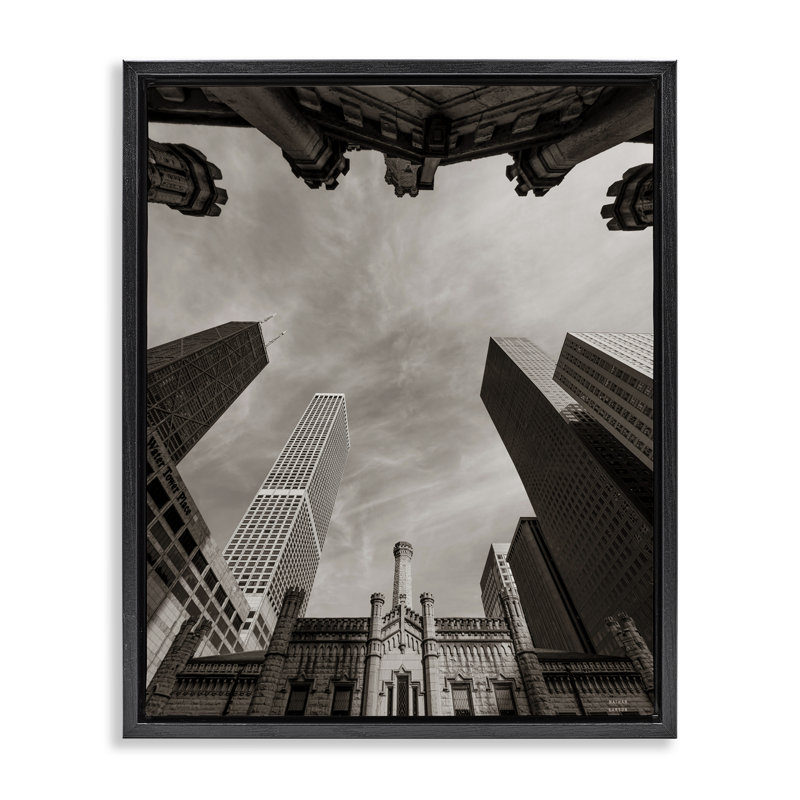 Cadre flottant Chicago Skyline Worm's Eye View, design par Nathan Larson, Cadre flottant noir de jais, H 21 po x l 17 po