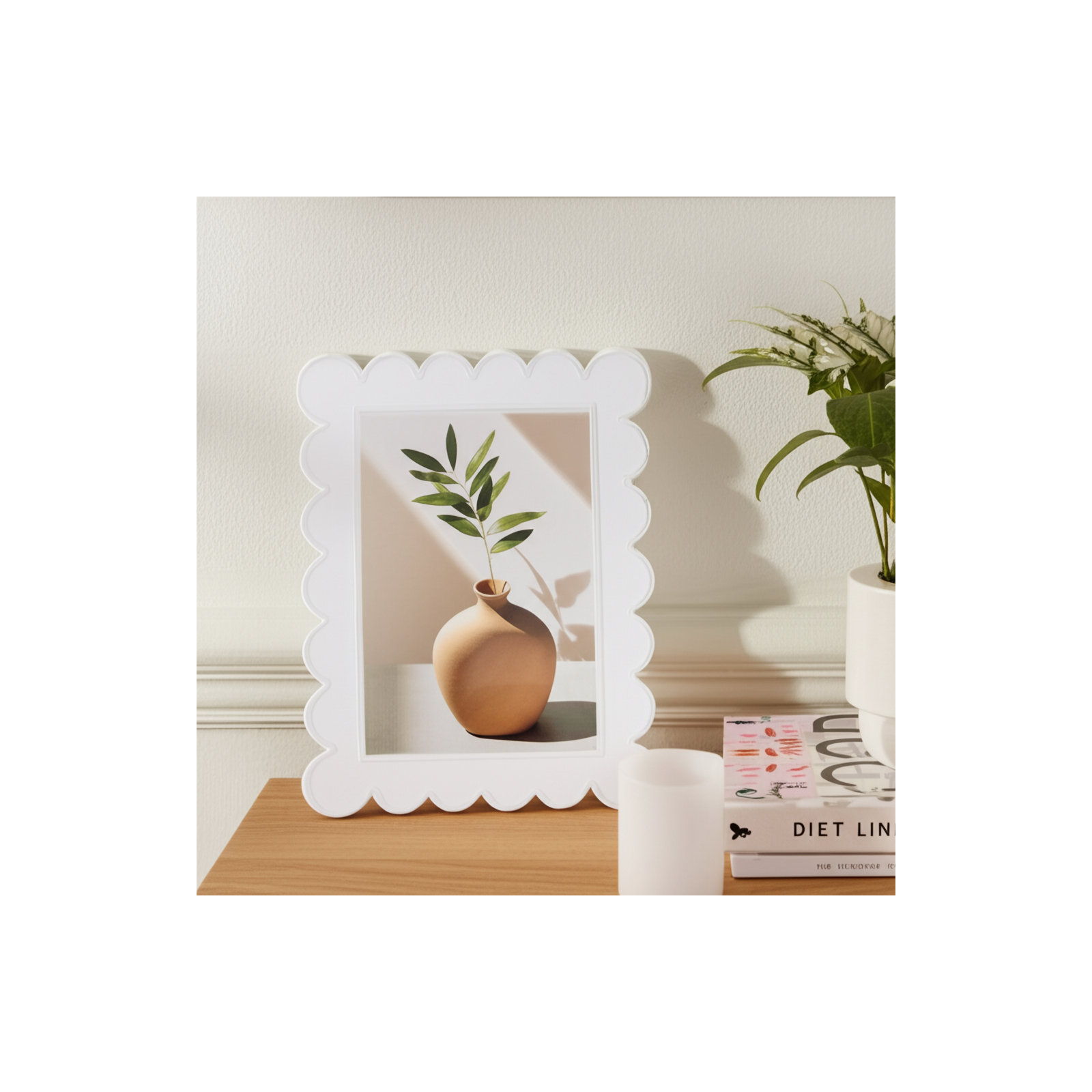 Lilly Scallop Edge Photo Frame, White, 5" W x 7" H