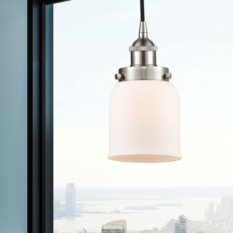 Luminaire suspendu en forme de cloche à 1 lumière Bostonia, Blanc, H 9,5 po x l 5 po x P 5 po, Nickel satiné brossé