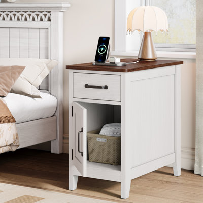 Table de bout étroite avec station de charge, prise rabattable et USB-C, table de chevet avec tiroir et armoire
