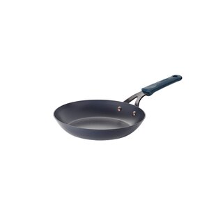 https://assets.wfcdn.com/im/16660803/resize-h310-w310%5Ecompr-r85/1689/168966066/tramontina-carbon-steel-fry-pans-with-silicone-grip.jpg