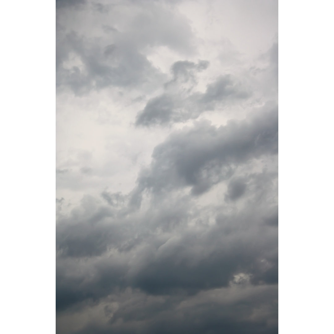 Stürmische Wolkenlandschaft von Macroworld - Fotodruck