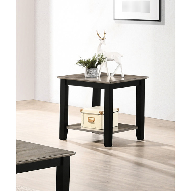 Table de bout brun foncé avec un design carré et une tablette pour un salon ouvert moderne et efficace
