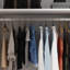 Armoire penderie avec 3 portes et tablettes cubiques, armoire penderie avec tringle