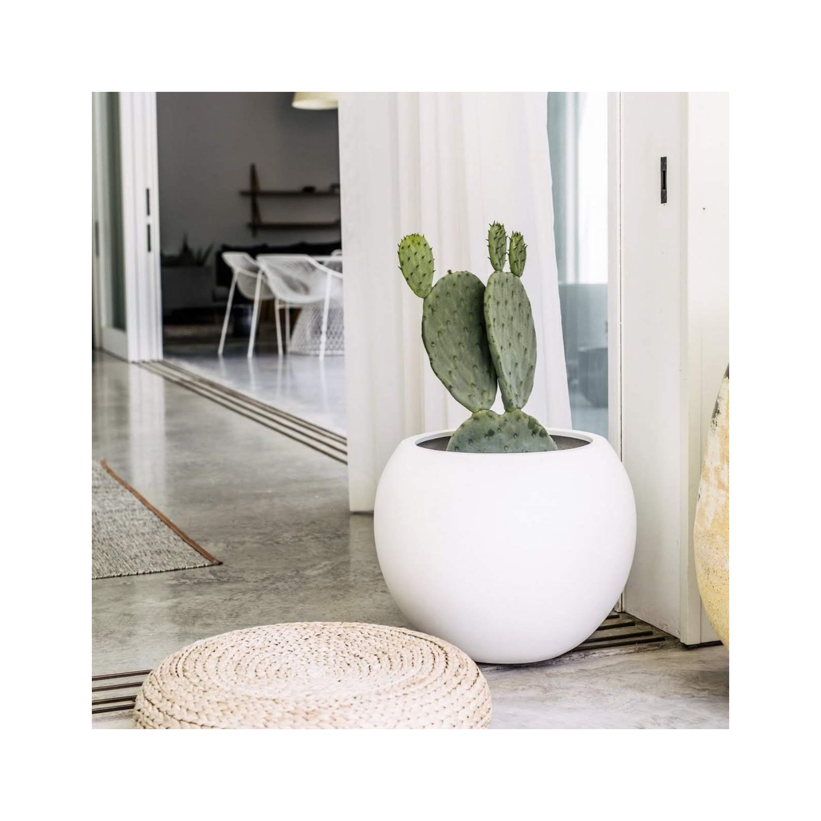Dorlis Fiberstone Pot Planter, 17" H x 21" W x 21" D, White