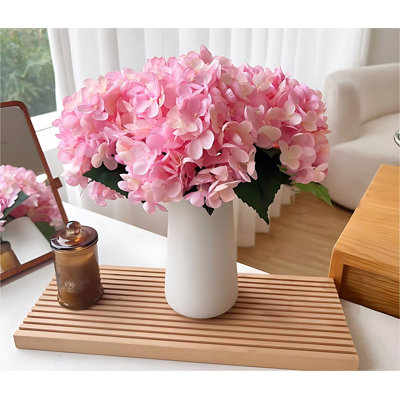Arrangement d'hortensias dans un vase