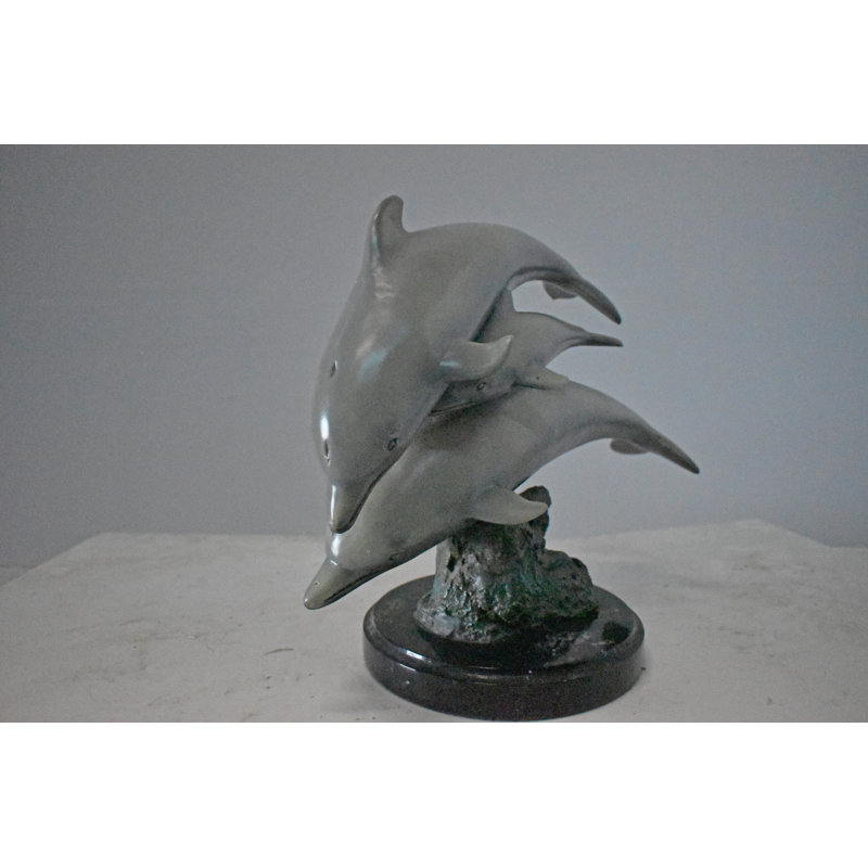 Statue en bronze de trois dauphins gris nageant sur marbre Alfonso - Taille: L 16 po x l 9 po x H 13 po.