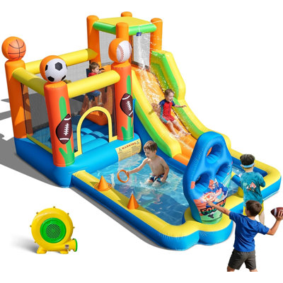 Toboggan aquatique gonflable pour enfants de 3 à 12 ans : château gonflable avec souffleur de 480 W, idéal pour un parc aquatique de jardin et une fête d’anniversaire en plein air sur le thème du soccer (9 en 1).