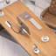 Bureaux en bois massif brun en forme de L-108297790-108297788