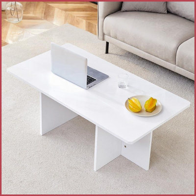 Table basse 44,8 po en panneau de fibres à densité moyenne blanc - conception simple avec pieds triangulaires stables et amp; Une touche naturelle pour les salons