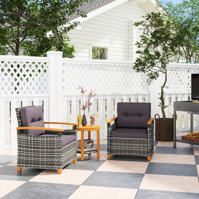 Bistro gris pour l'extérieur avec meubles de patio et coussins pour le jardin