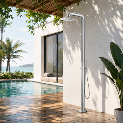 Système de douche extérieur autoportant avec douche à main 88,94 po H de ShowerTec