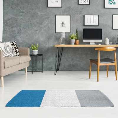 Tapis de détroit à rayures en poly-bleu