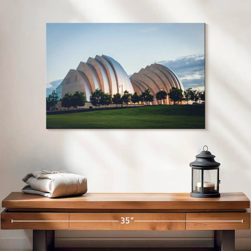 Nicci Performing Arts Center, Kansas, H 16 po x l 24 po