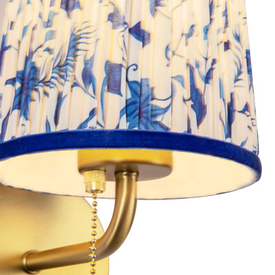 Luminaire mural / pour salle de bain Andrewson en or brossé 10 po avec abat-jour en lin plissé bleu à motif Andrewson