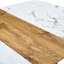 Table de salle à manger en panneau de fibres à densité moyenne bicolore avec finition en bois naturel et blanc, alliant esthétique minimaliste moderne, robustesse industrielle et polyvalence.