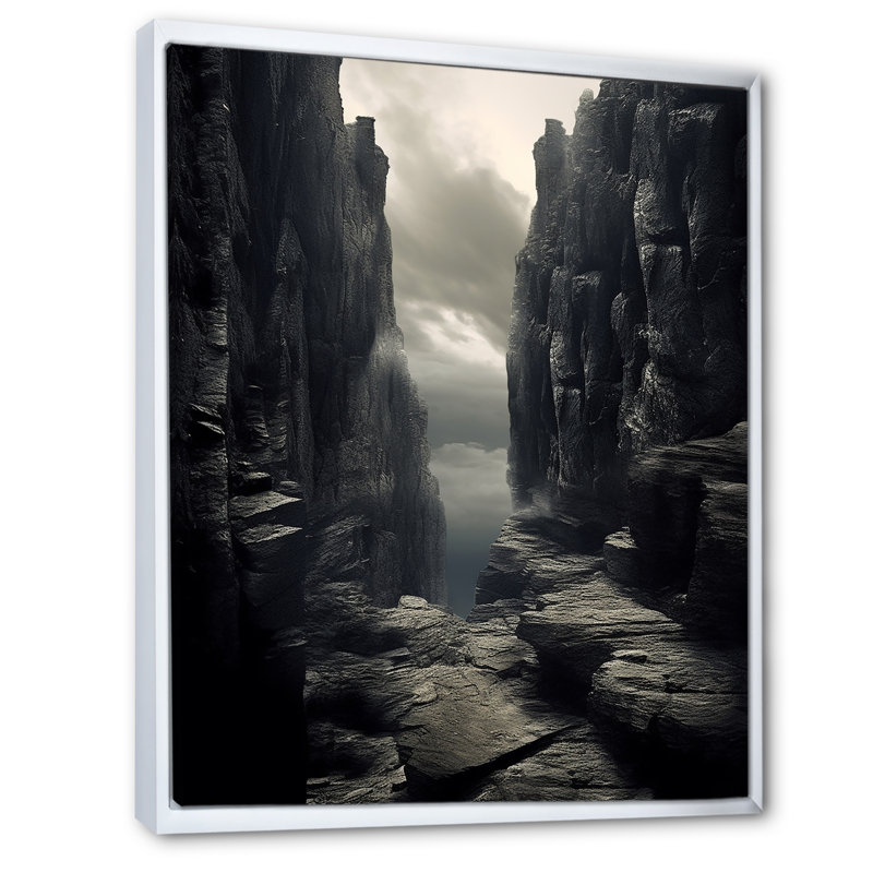 «Vertical Plains Immense Mountain Cliff», reproduction sur toile, Cadre flottant blanc, H 32 po x l 24 po x P 1 po