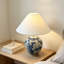 Petite lampe de table moderne en céramique bleue et métal avec abat-jour en mélange de lin pour le salon de la chambre à coucher, ampoule incluse-133222395