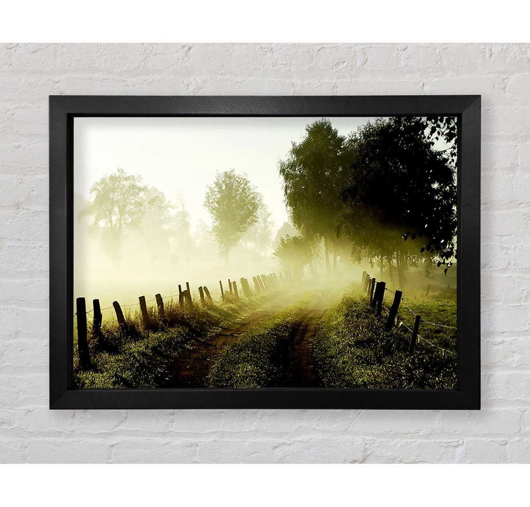 Country Lane Mist Gerahmter Druck