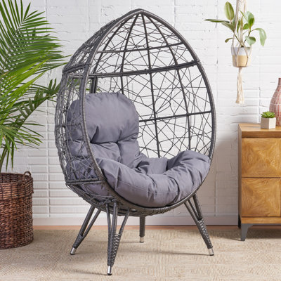 Chaise tendance en forme de goutte d'eau - option de confort extérieur, motif de maille abstraite de style patio, élégance