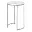 Table d'appoint moderne pour l'espace de vie avec aspect marbre blanc et pieds en métal gris