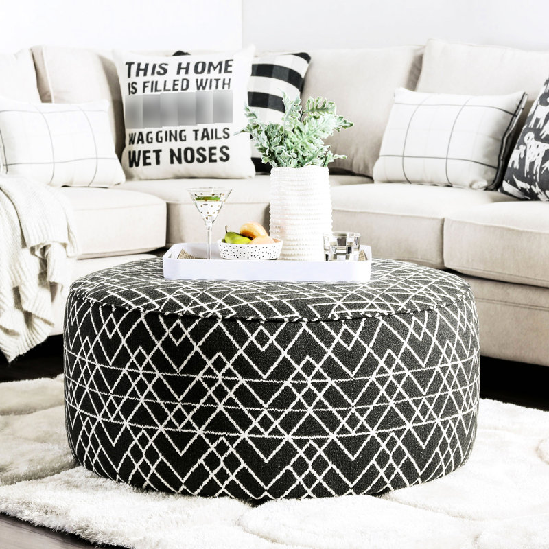 Rond avec style contemporain, revêtement noir et garniture de passepoil, l 39 po x l 39 po x H 18 po, motif géométrique, tissu en bois massif, 1 pièce incluse, assemblage requis avec revêtement de style profondeur de 39 po