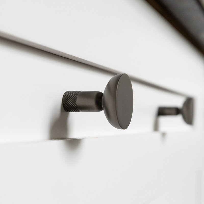 Knurled Circle Knob, Graphite