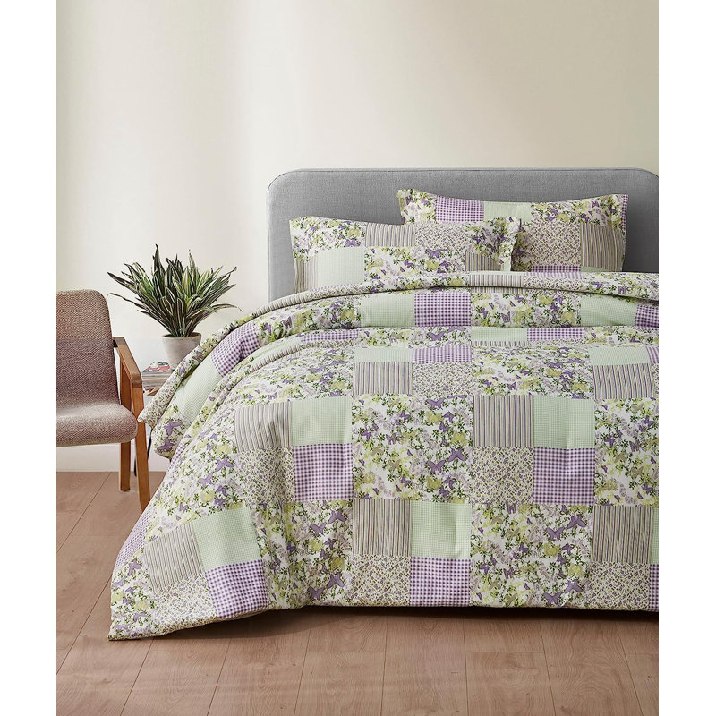 Daisy Butterfly Printed Patchwork Reversible Comforter Set, Queen Comforter  + 2 Standard Shams