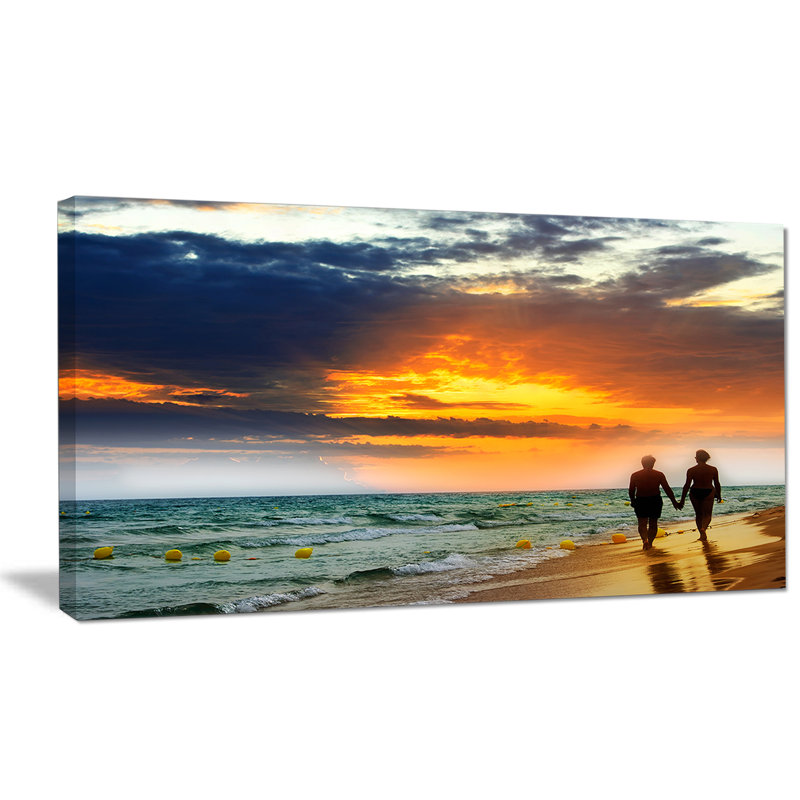 Lovers at Beach - Reproduction de photo sur toile tendue, H 16 po x l 32 po x P 1 po